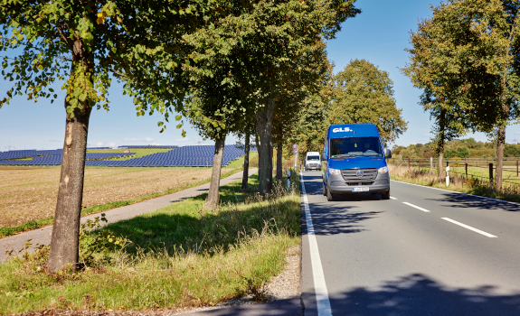 Bus kurierski na polskich drogach Bus kurierski na polskich drogach